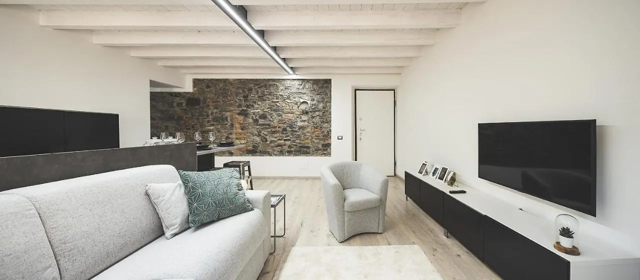 Blue Lake Apartments Como